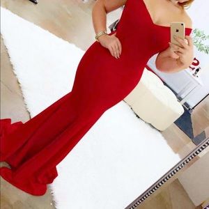 Siren Red Off-Shoulder Gown - M